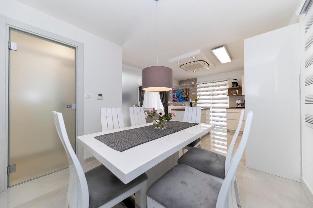 Joy 1 Apartment Novalja Exterior photo